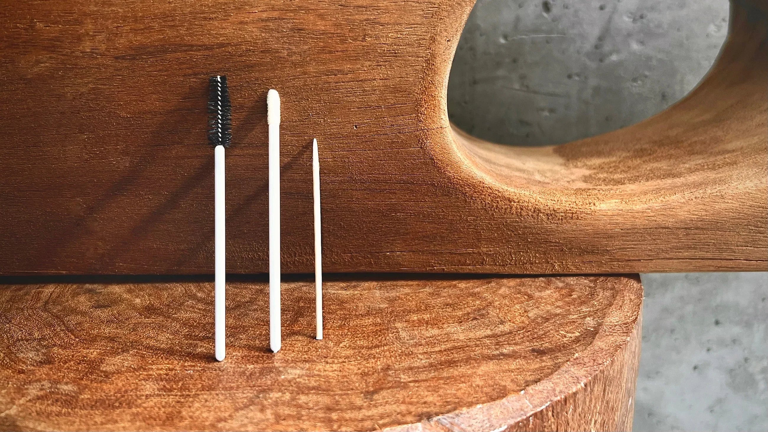 KRTAČKE IN APLIKATORJI za česanje / čiščenje